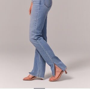 Abercrombie 90s Straight Ultra High Rise Vent light blue jeans